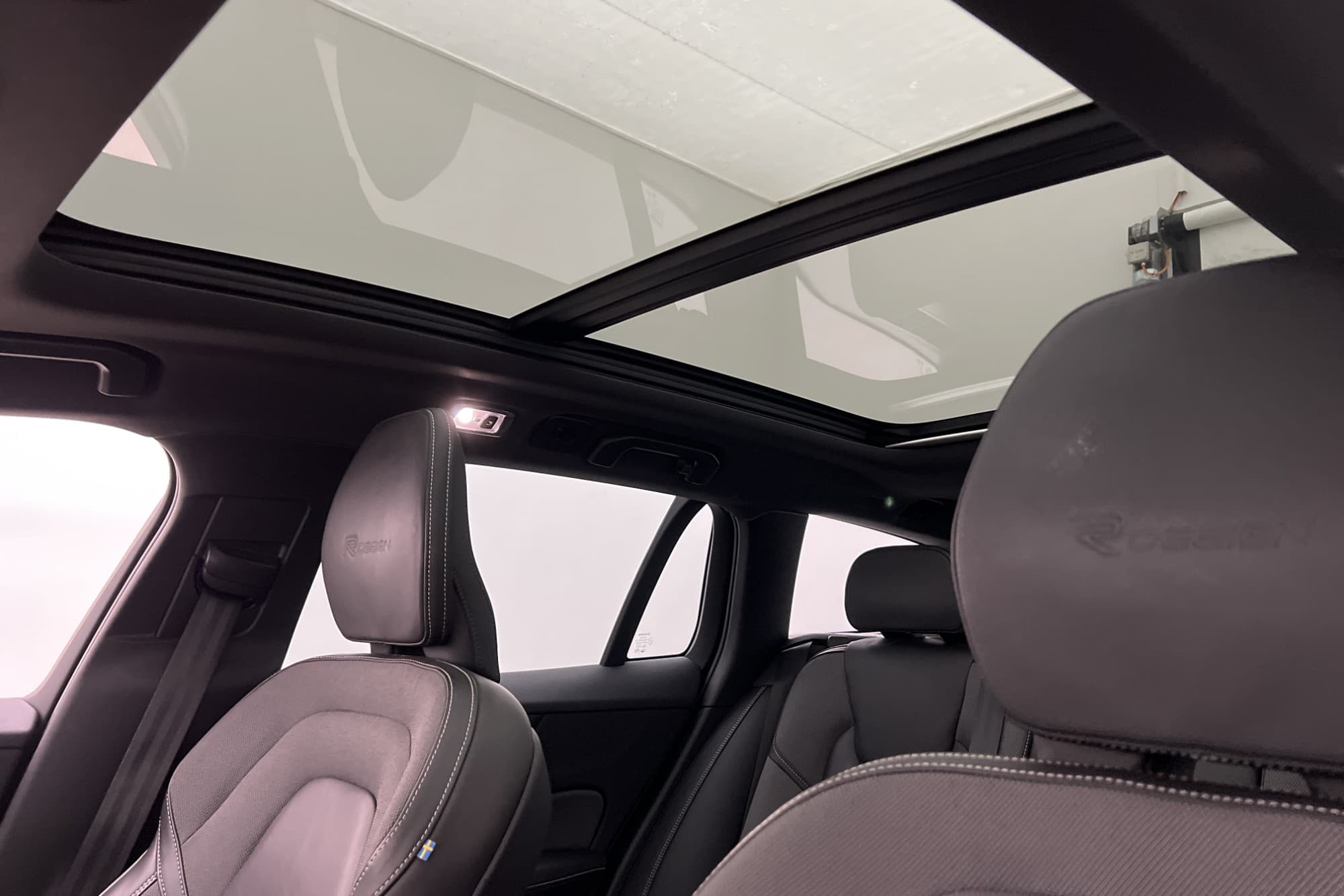 Volvo V60 Recharge T8 AWD R-Design Pano H/K Värmare Dragkrok