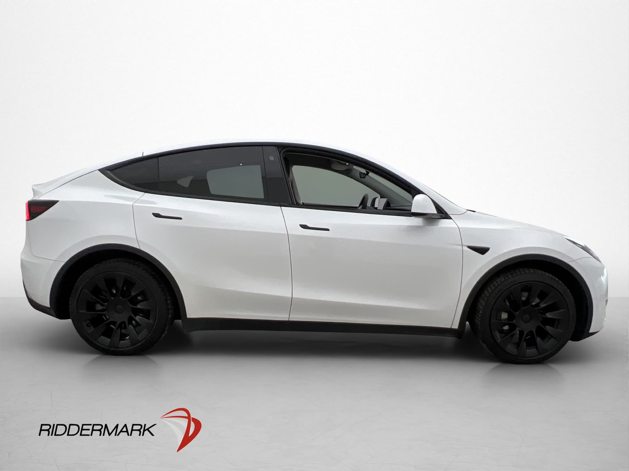 Tesla Model Y Long Range AWD En-Brukare Autopilot Svensksåld