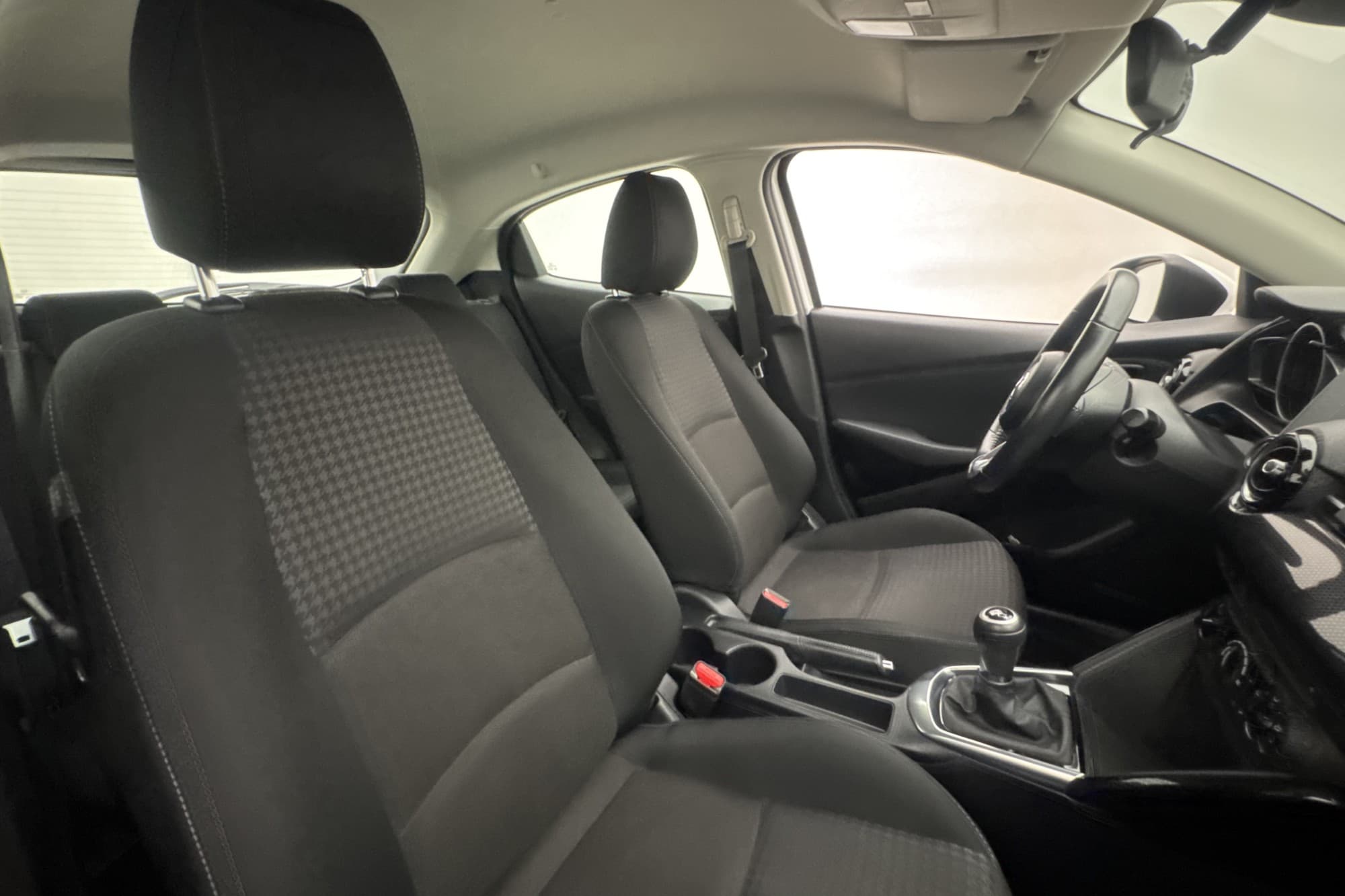 Mazda 2 SKYACTIV-G 90hk Farthållare Låg-Skatt Två-Brukare