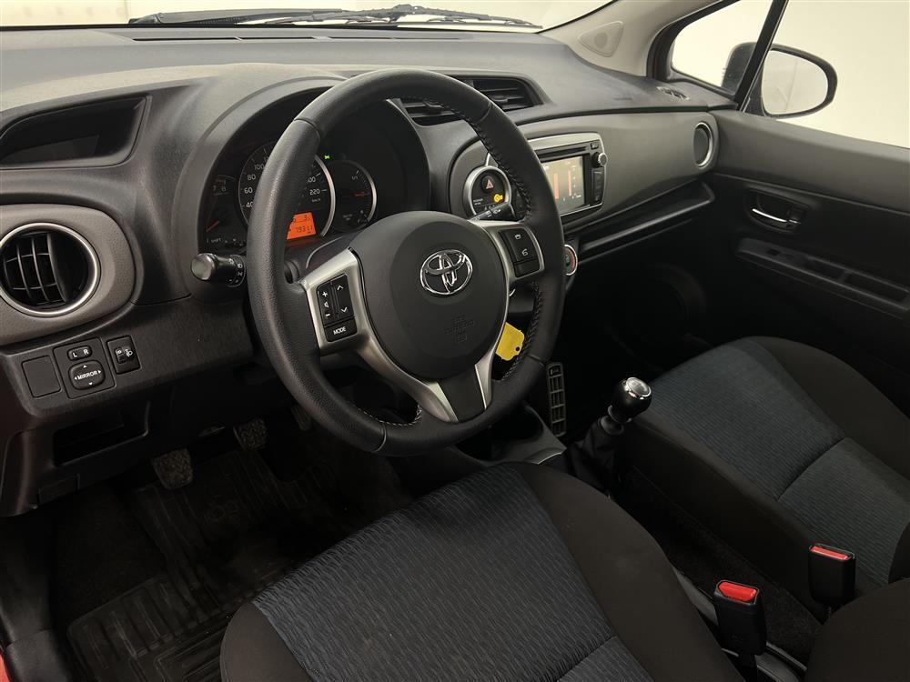 Toyota Yaris 1.33 5dr 100hk B-kam M-värm Låg Skatt Nyservad