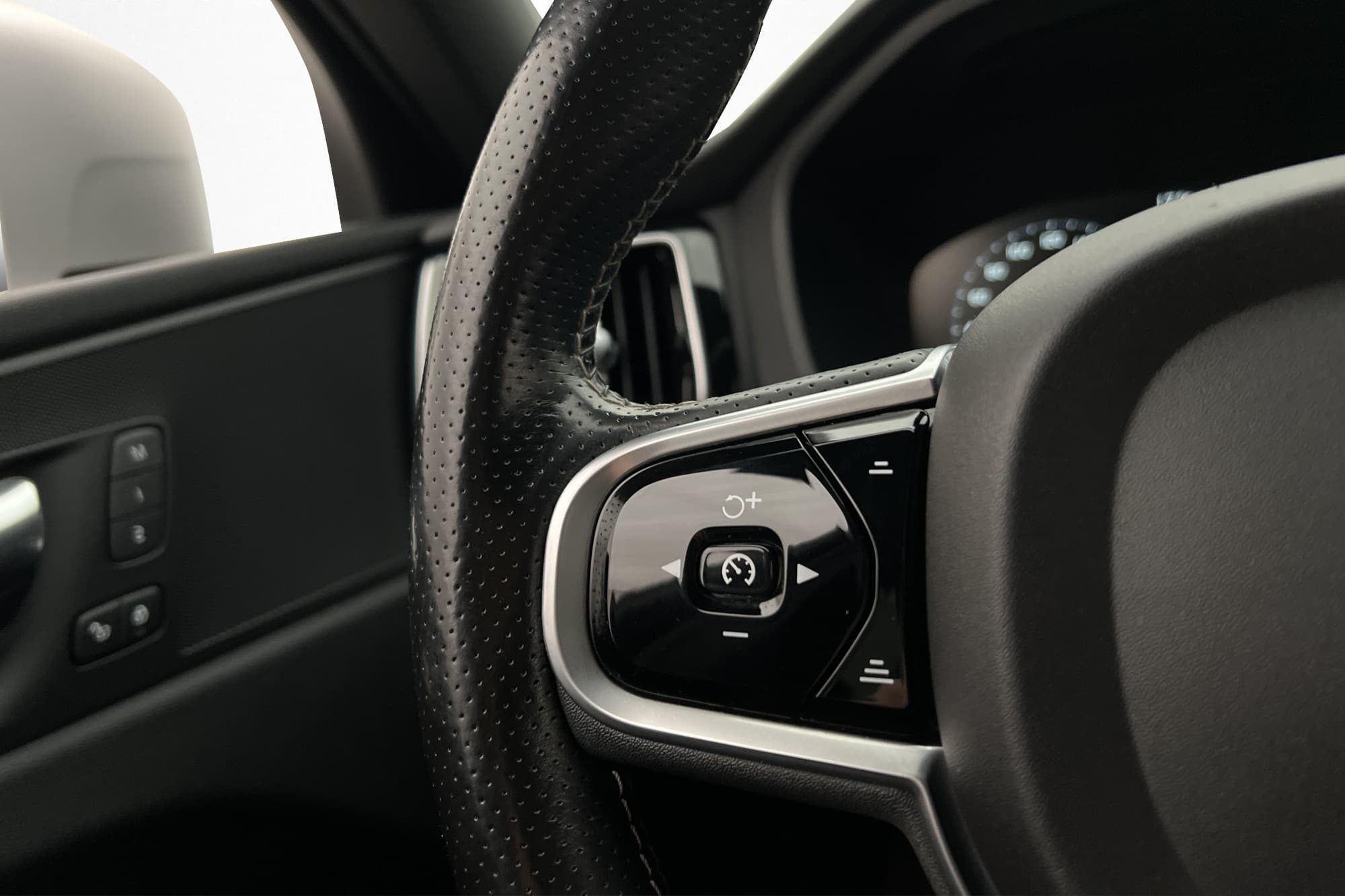 Volvo XC60 D4 190hk AWD R-Design Värmare VOC Kamera Drag