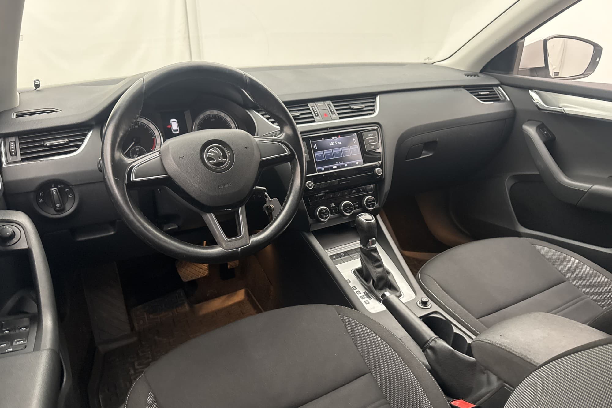 Skoda Octavia Kombi 2.0 TDI 150hk Ambition Drgakrok Värmare