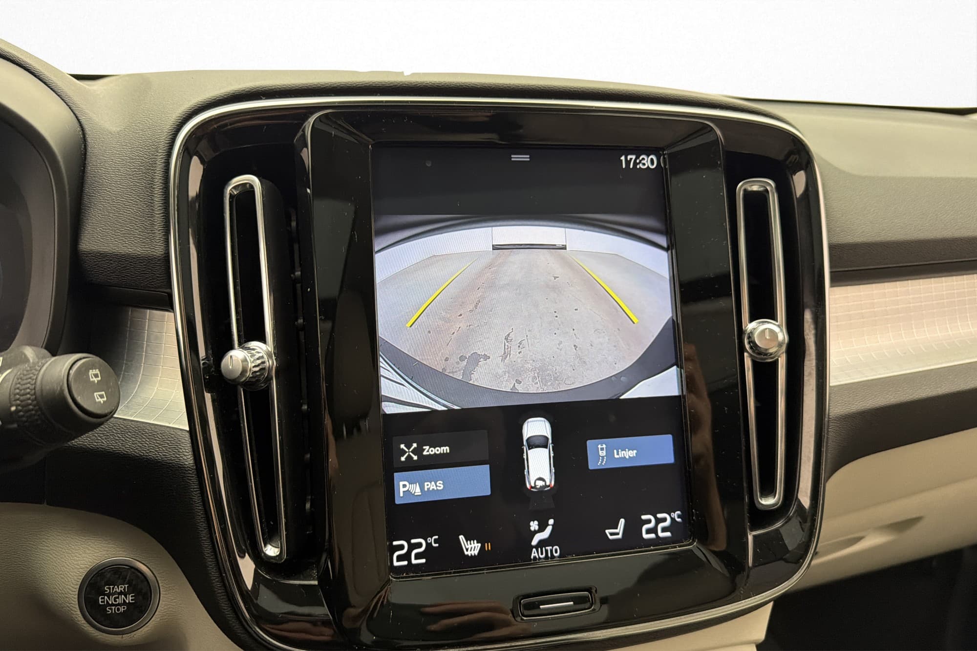 Volvo XC40 T5 AWD 247hk Momentum Pano B-Kamera Navi Skinn