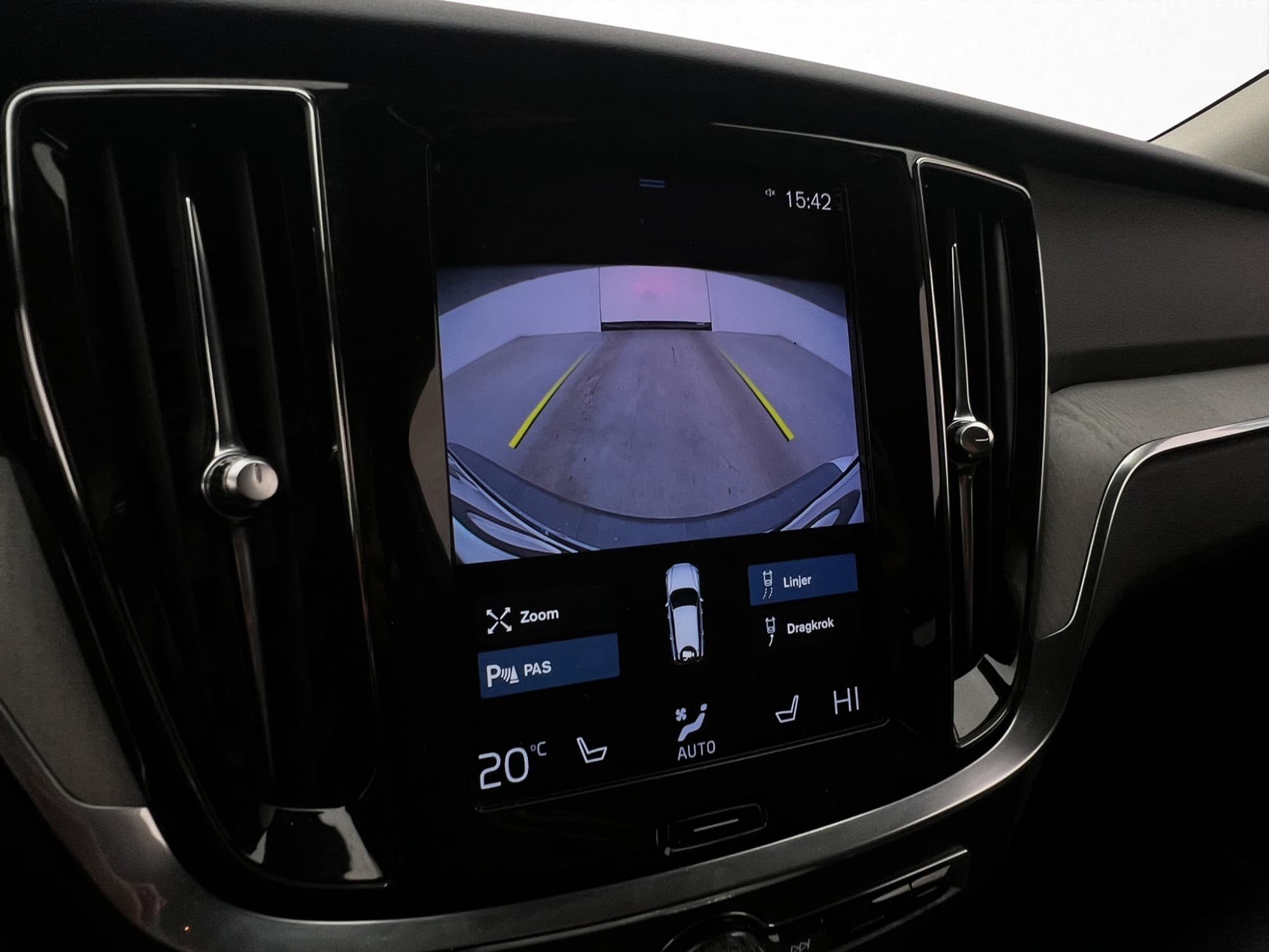 Volvo V60 Cross Country B4 AWD Momentum Läder Värm Kamera