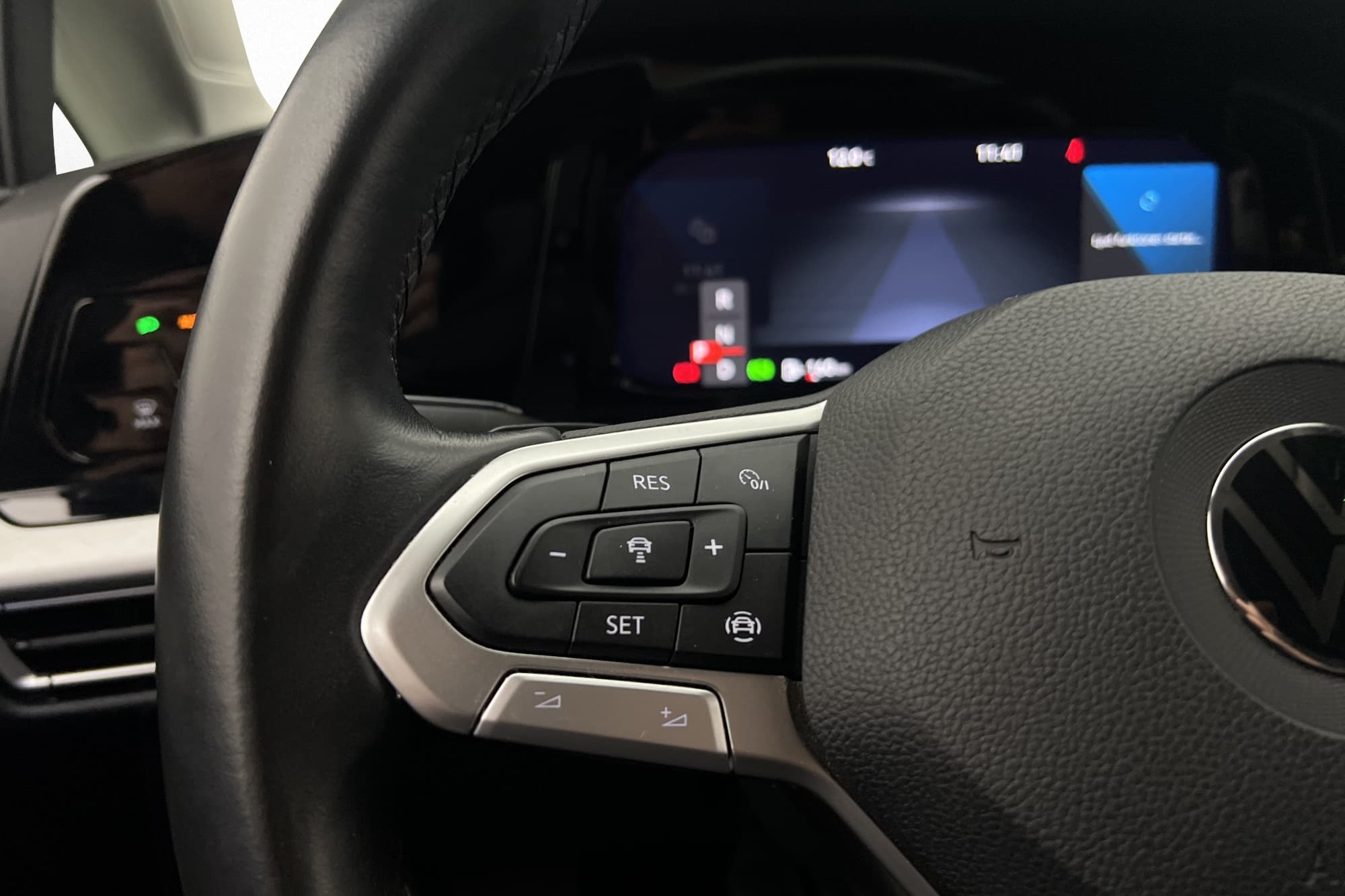 Volkswagen Golf 1.5 eTSI Värmare CarPlay Rattvärme Navi PDC