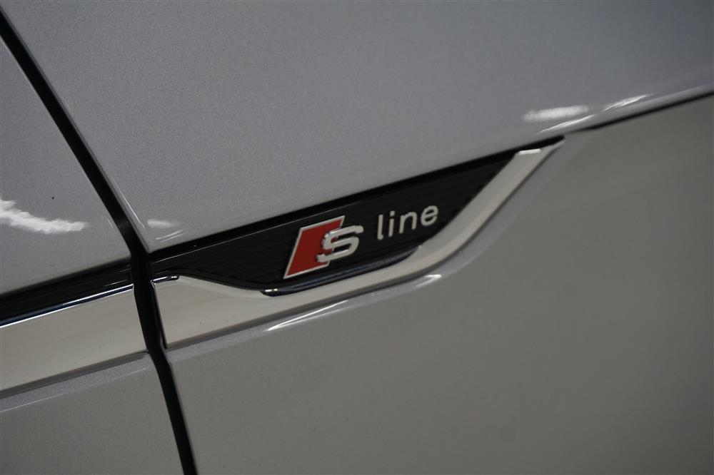 Audi A5 2.0 TDI Quattro 190hk S-Line PDC Välservad 0,45l/milinteriör