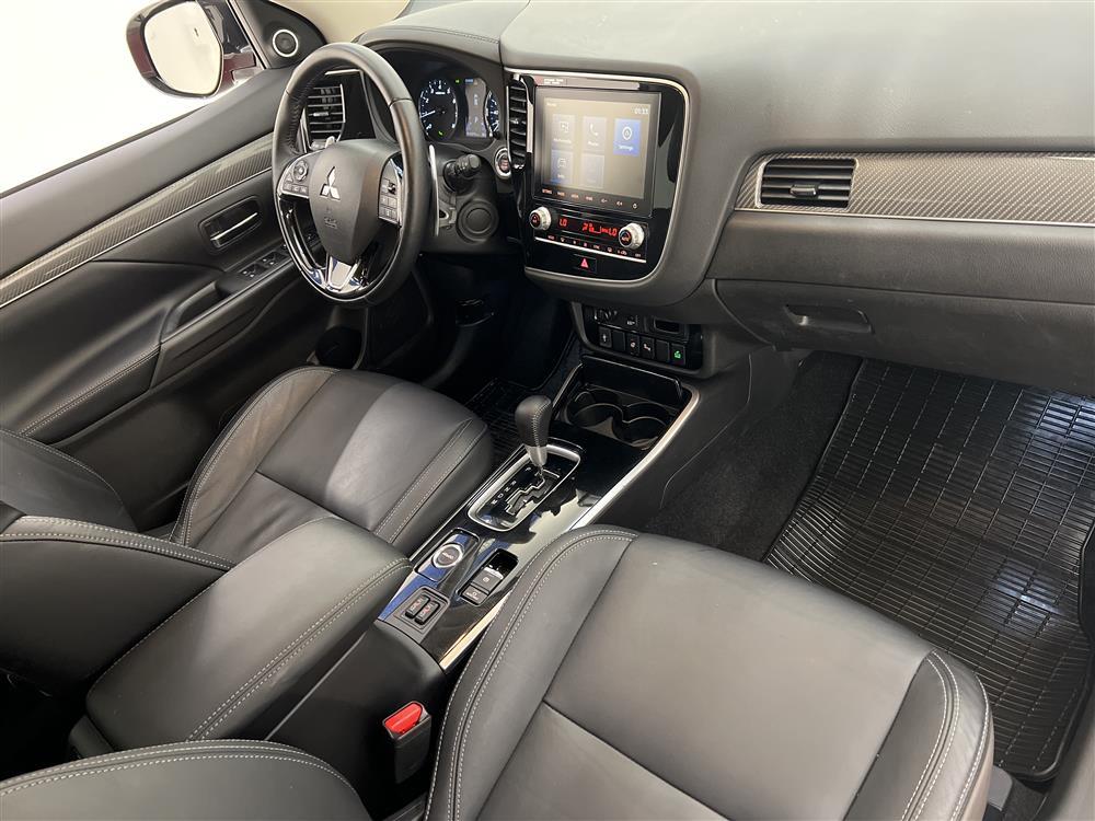 Mitsubishi Outlander 2.0 4WD 150hk Business RE 7 Sits 360 interiör