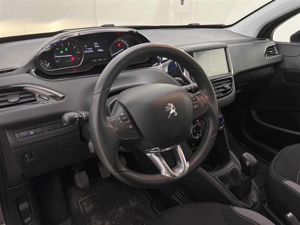 Peugeot 208 PureTech 82hk Välservad Låg Skatt 0,39L/milinteriör