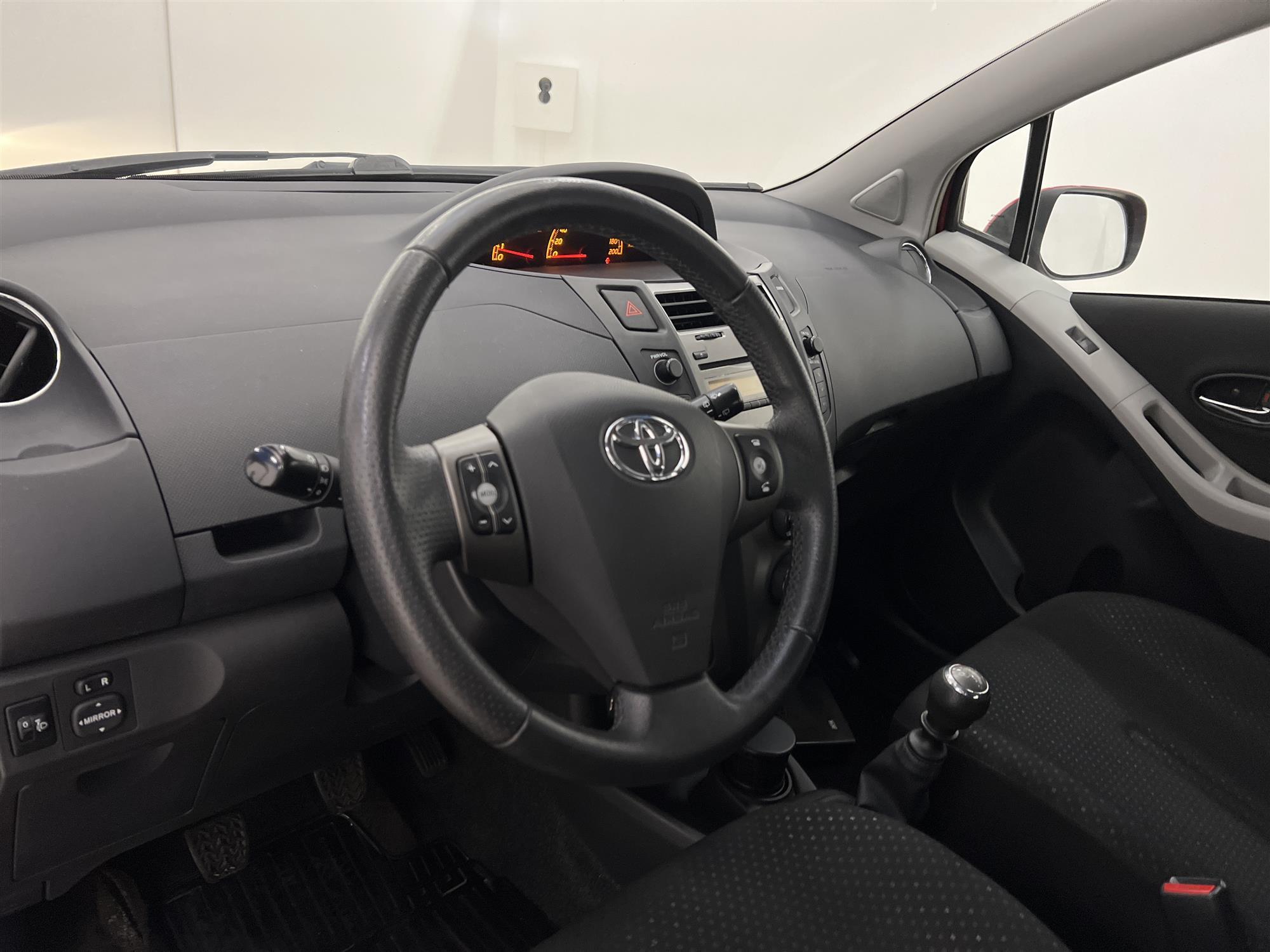 Toyota Yaris 1.33 Dual VVT-i 99hk 1 Brukare Välservad Nybes
